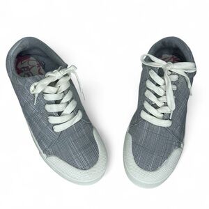 NWOT Roxy Pierview Gray Canvas Lace Up Low Top Cushion Sneakers Size 9